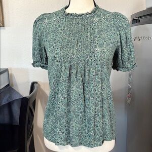 Women’s LOFT Size XXS Green Pleated Blouse with Peter Pan Collar Keyhole Back